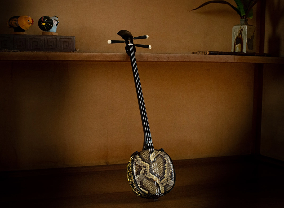 sanshin okinawan instrument