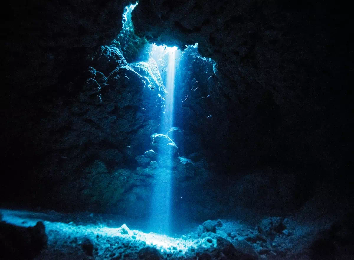 下地島的水下洞穴