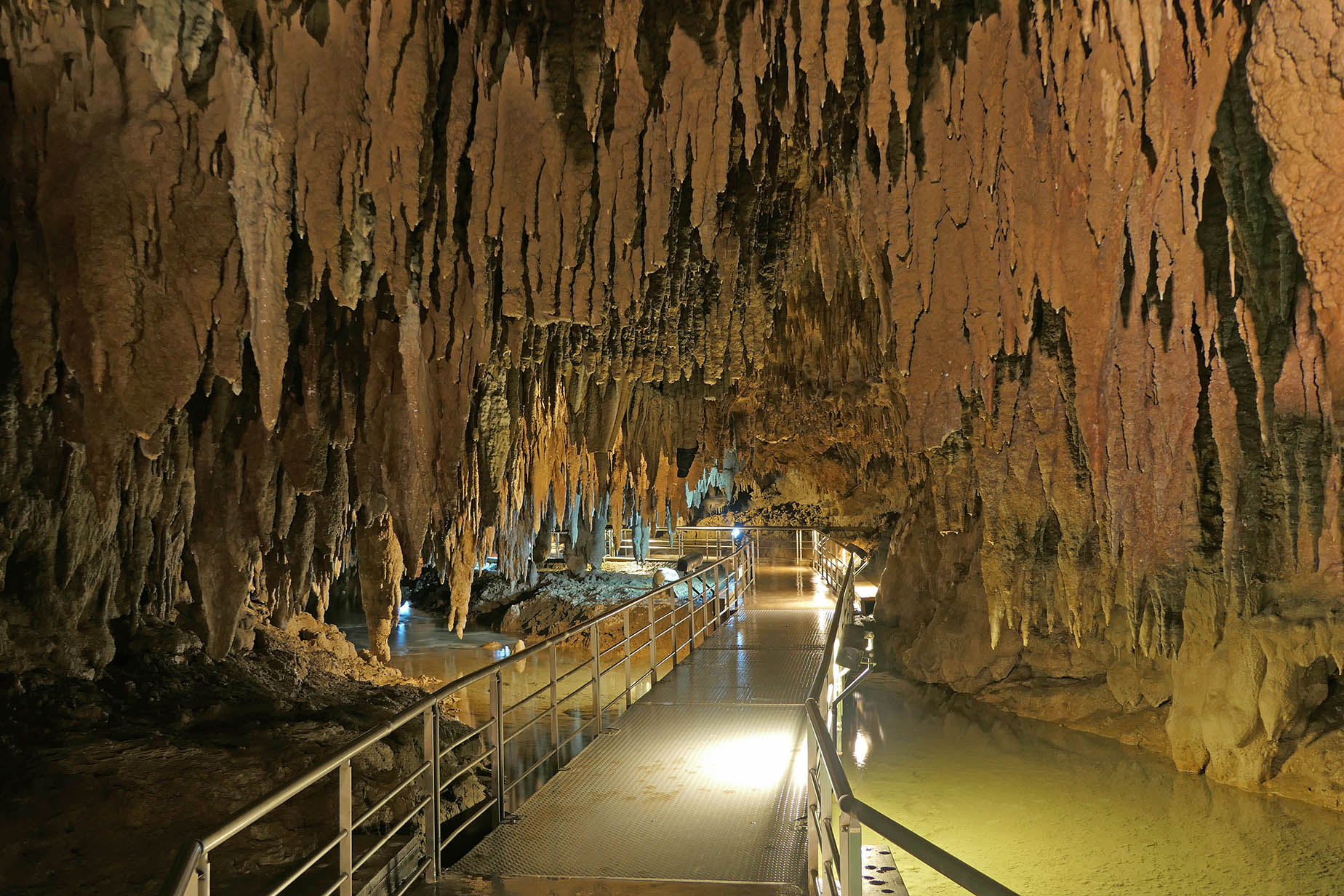 南島洞穴探險