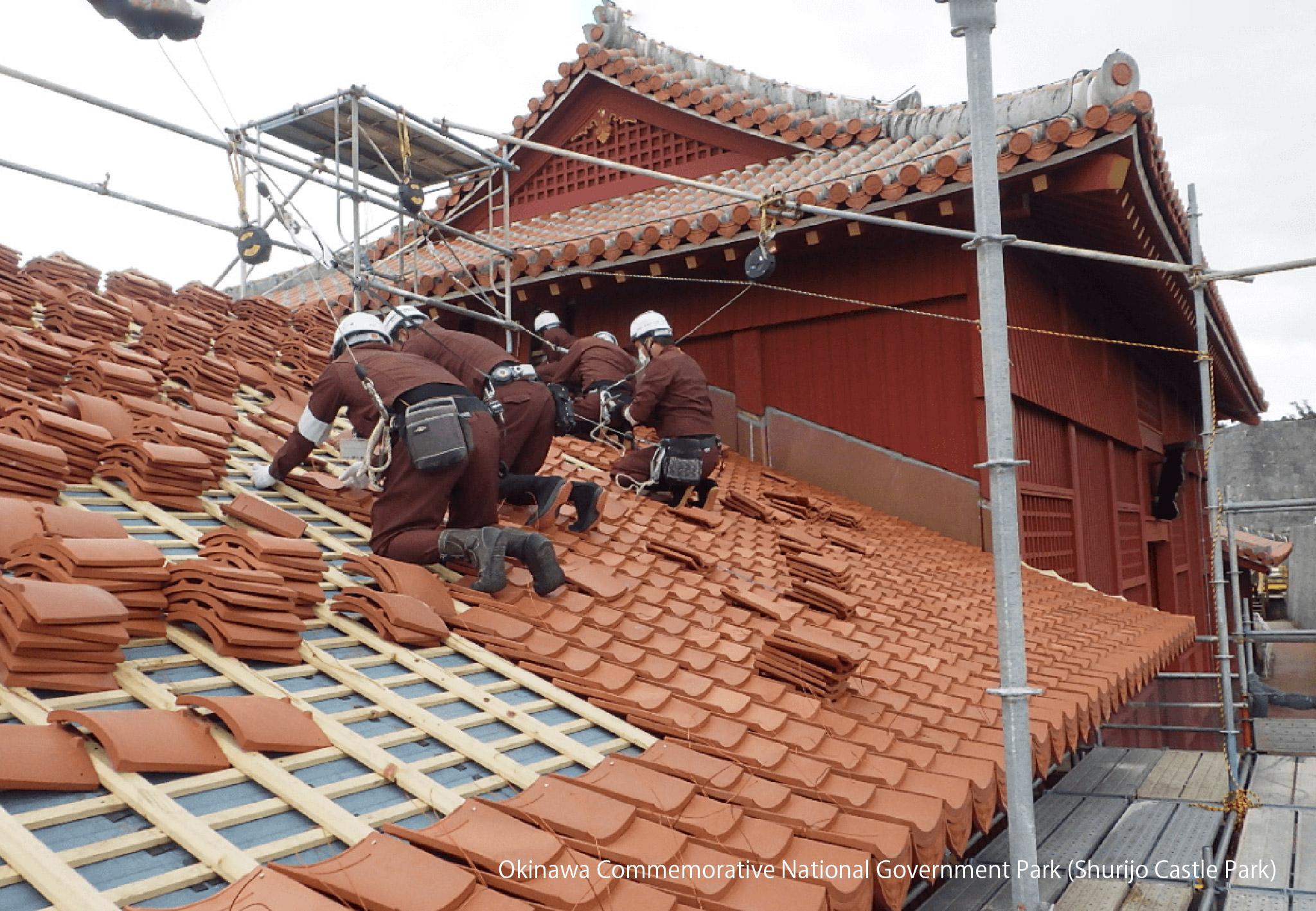 首里城屋頂修復工作