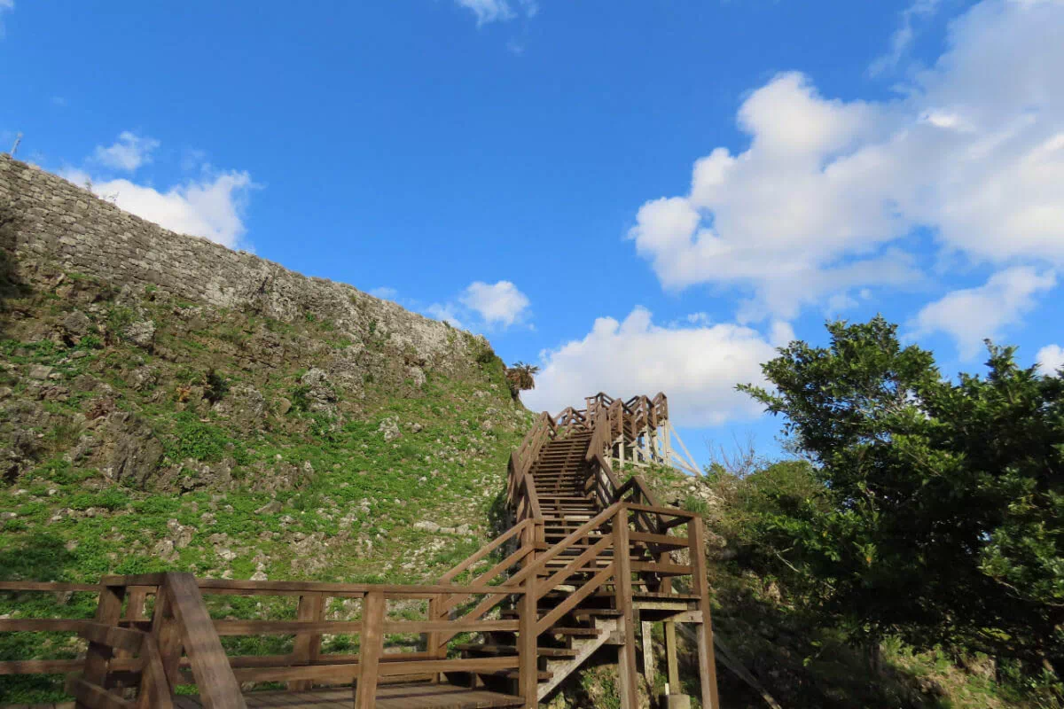 tamagusuku castle ruins stairs