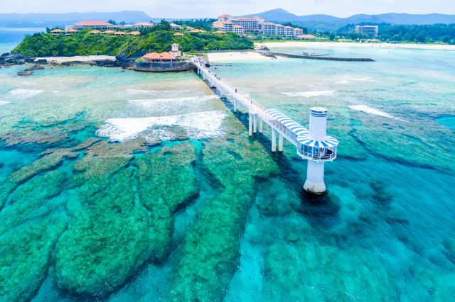 In Nago City, you can find the only underwater observatory tower on the main island of Okinawa at Busena Marine Park!

Get to witness the crystal-clear water, colorful coral reefs, and tropical fish🐠 at a depth of 5 meters from the observatory tower. Since it's an indoor observatory, you can enjoy and learn about Okinawa's marine creatures even on rainy days☔

#japan #okinawa #visitokinawa #okinawajapan #discoverjapan #japantravel #okinawamarine #okinawamarinepark #underswaterobservatory #okinawaobsevatory