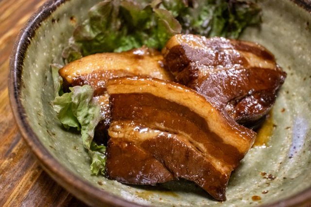 In Okinawa, a saying goes "Every part of the pig can be used for food except for its squeal", and every component of the pig is used as ingredients in a variety of local specialties! 
 
With cooking methods carefully devised and passed down through generations, some of these specialties include serving Soki (spareribs) on top of Okinawan Soba, the chewy Mimiga and Chiraga (ears and face), and the Tebichi soup made from pig's feet🥣😋

#japan #okinawa #visitokinawa #okinawajapan #discoverjapan #japantravel #okinawafood #okinawadelicacy #okinawalocaldelicacy  #okinawapork