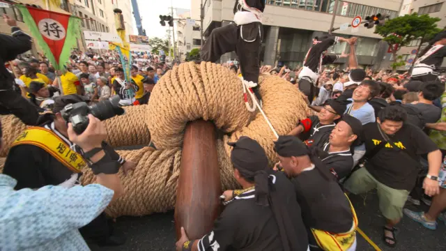 ∴
-----Event information-----
"The 54th Naha Great Tug of War Festival" will be held this weekend🏮
Join tens of thousands of people in an epic contest as you help tug a 200-meter, 43-ton rope.

For more tips , visit our official website!
🔗Visit Okinawa Japan: Okinawa Events
https://visitokinawajapan.com/discover/events/naha-tug-of-war-festival/

#japan #okinawa #visitokinawa #okinawajapan #discoverjapan #japantravel #okinawafestival #nahatugofwar #okinawasummer #okinawaculture #japanfestival