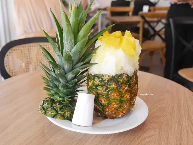 在沖繩享受南國水果的小確幸時光🍍🥭🌞
夏季正是芒果、鳳梨、百香果等熱帶水果盛產的季節✨
在市場或咖啡店裡，不只能品嚐新鮮水果，還有滿滿的水果冰沙、刨冰和甜點等著你🍧
旅途中，不妨停下腳步，來一段充滿沖繩風味的甜蜜時光吧🌺

#鳳梨 #芒果 #百香果 #火龍果 #果物 #甜點推薦 #美食推薦 #沖繩美食 #沖縄 #沖縄旅行 #沖繩自由行 #沖繩觀光 #VisitOkinawa #OkinawaTrip #Okinawa #Japan #Gourmets #fruitlover #fruity #tropicalfruit #pineapple #mangoes #passionfruit #dragonfruit