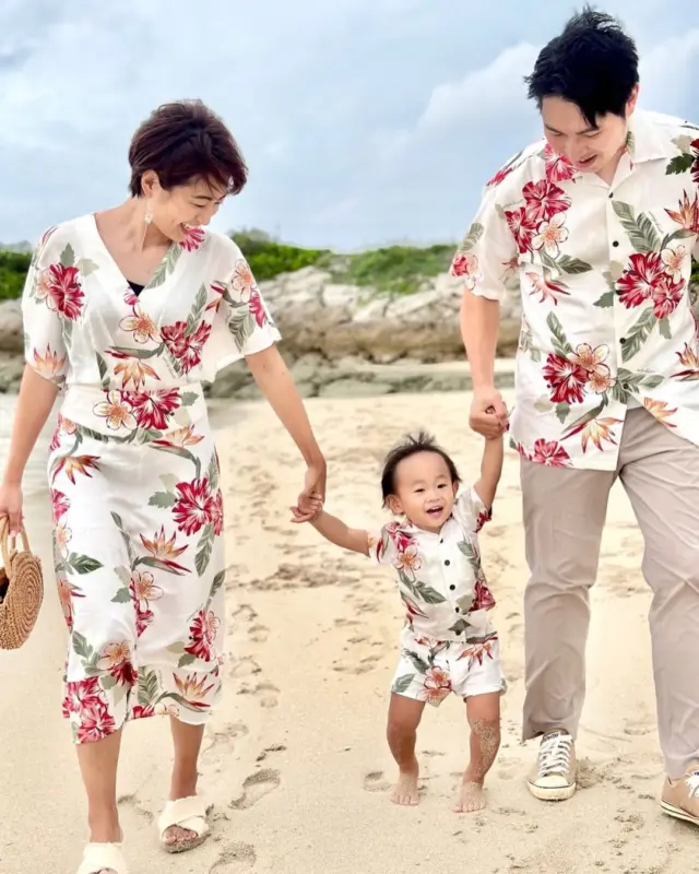 沖繩夏日旅行的最佳穿搭—嘉利吉（KARIYUSHI）襯衫👕
「KARIYUSHI」有「值得恭喜」的意思✨
常見於婚禮等慶典場合，近年來也深受觀光客喜愛💒

非常適合作為旅程的紀念或伴手禮🛍️
不妨親自體驗那輕盈通風、隨風搖曳的舒適穿感吧🌴

也有提供租借嘉利吉襯衫的店家，請務必去看看喔！
かりゆしレンタルAnne（嘉利吉襯衫租借 Anne）
@anne_okinawa 

#かりゆしウェア #沖繩必買 #必買推薦 #沖縄 #沖縄旅行 #沖繩自由行 #沖繩觀光 #VisitOkinawa #OkinawaTrip #Okinawa #Japan #kariyushiwear