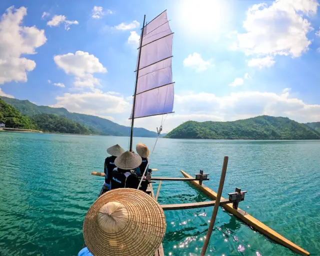Ready to experience how Ogimi’s sea culture is still practiced today?

📍HENTONA SABANI, Ogimi Village

At HENTONA SABANI, visitors can board a sabani—a traditional Okinawan wooden fishing boat built by hand and used in local fishing for generations. Instead of watching from the shore, you sit at the waterline and learn how the vessel moves, turns, and cuts across waves, offering a glimpse into the traditional techniques that supported fishing in Okinawa and continue today.

Hand-crafted from wood, each sabani carries a warmth you can feel, and watching it glide across the sea powered by human strength and the wind is quietly moving.

#Okinawa #Okinawaprefecture #Visitokinawa #Visitokinawajapan #Beokinawa #Exploreokinawa #Discoverokinawa #Okinawasggo #Localvillage #Okinawalocalvillage  #Ogimivillage #Okinawavillage #Villagelife #Localokinawa #Fishingculture #Okinawafishing #Okinawafishingculture #Tradition #Okinawatradition #Okinawatraditionalfishing #Localculture #Okinawalocalculture #Skills #Okinawalocalskills #Localexperience #Upcloseexperience #Upclose #Traditionalexperience #Culturalexperience #Okinawaexperience