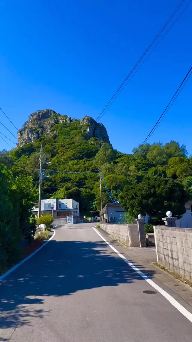 Just 30 minutes by ferry from Motobu Port, another side of Okinawa awaits! ⛴️🏝️ 

📍Ie Island 

Rising from the island’s flat landscape is Mt. Gusuku, a 172-meter-high mountain affectionately known as Tacchu. The name means “sharp tip,” a fitting description of its distinctive silhouette ⛰️✨ 

Once a landmark for ships at sea, Mt. Gusuku was formed through a rare geological phenomenon known as off-scraping, where rock around 70 million years older than the island itself sits above younger rock🌏 It’s also home to Gusukuyama Utaki, a sacred place treasured for generations. 

A 15–20 minute climb rewards you with 360-degree views of Ie Island’s fields, villages, blue sea, and the Okinawa main island beyond. 🌿🌊 

Why not add a little island adventure to your northern Okinawa trip? ☀️ 

💬 Ferry ride + island hike, let’s go? ⛴️⛰️ 

📸 Reel by @takepipipiro 
Tag your Okinawa moments with #visitokinawajapan and #beokinawa for a chance to be featured! 

#Okinawanature #Okinawamountain #Naturelovers